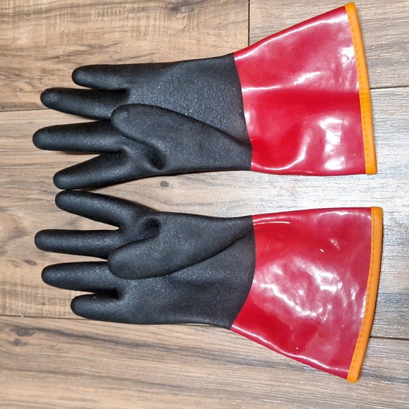 Size 9 Chemstop superior glove - Picture 2 of 3